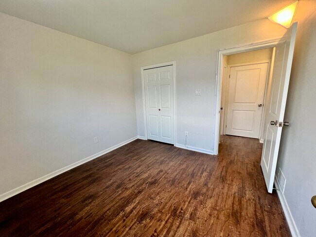 59 Vanguard Dr in Toronto, ON - Building Photo - Building Photo