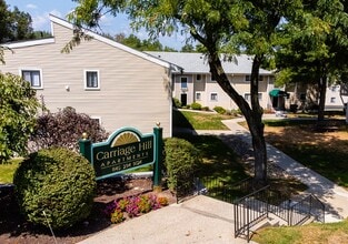 Carriage Hill Apartments in Goshen, NY - Foto de edificio - Building Photo