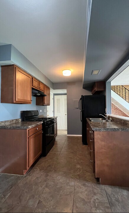 185 Rita Ct, Unit B in Bartlett, IL - Foto de edificio