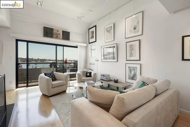 property at 3 Embarcadero W