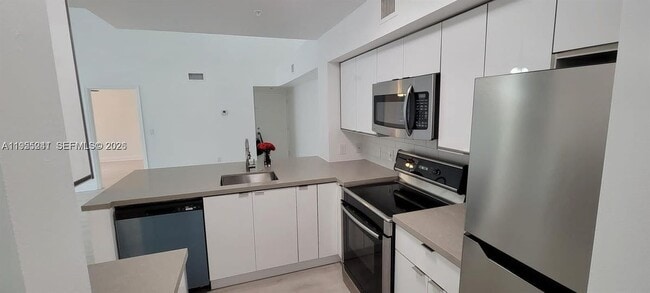 12124 St.Andrews Place, 201 in Miramar, FL - Foto de edificio - Building Photo