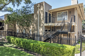 Beringwood Condo in Houston, TX - Building Photo - Building Photo