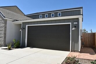 1184 Atlantica Dr S in Madera, CA - Building Photo - Building Photo