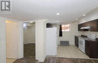 109 George Robinson Dr in Brampton, ON - Building Photo - Building Photo