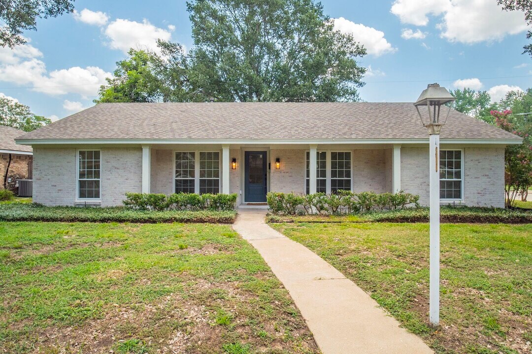 2002 Ottawa Ln in Houston, TX - Foto de edificio