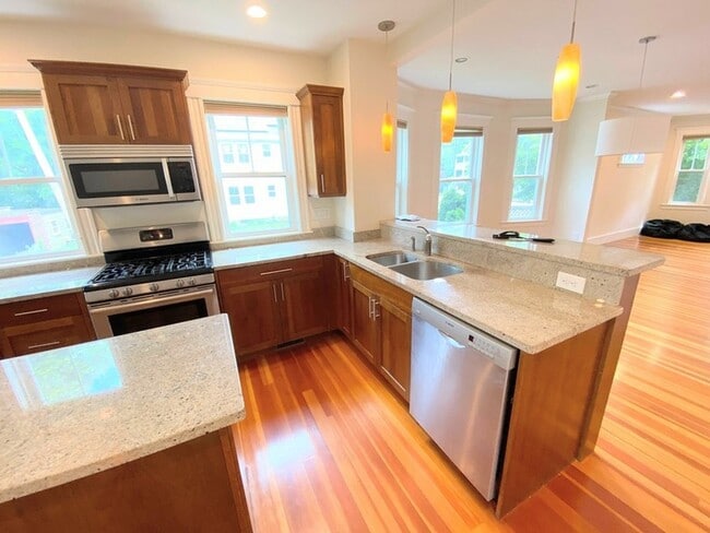 351 Walden St, Unit 1 in Cambridge, MA - Building Photo - Building Photo