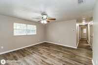 7532 Knoll Dr in Jacksonville, FL - Foto de edificio - Building Photo