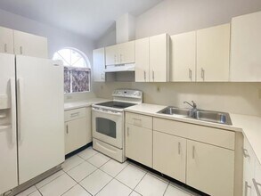 11526 NW 4th Ln in Miami, FL - Building Photo - Building Photo