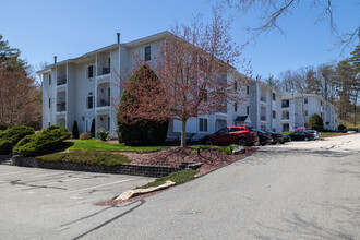 Stoney Creek Condominiums in Milford, NH - Building Photo - Building Photo