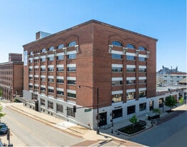 Adams & Oak in Peoria, IL - Building Photo