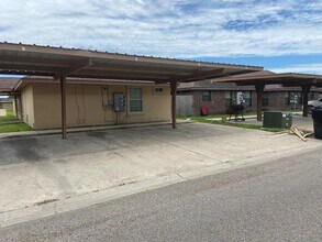 3110 E Diamondhead Ave in Alton, TX - Foto de edificio - Building Photo