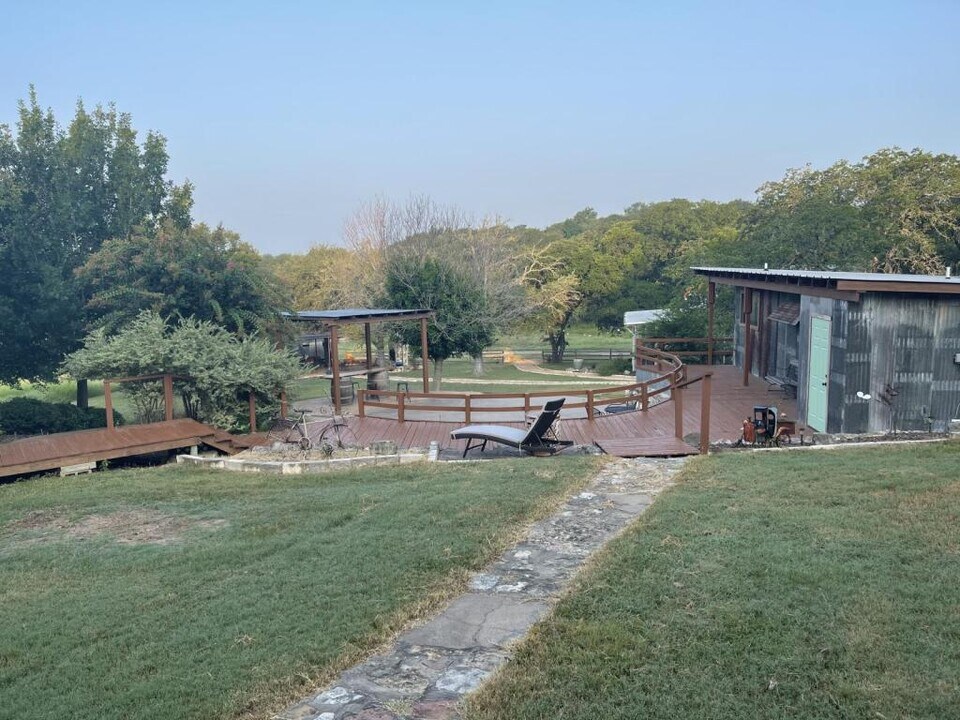 1804 South St in Gatesville, TX - Building Photo