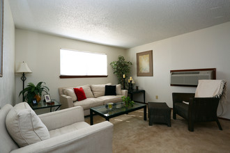 Avendale Pointe Apartments in Lawton, OK - Building Photo - Interior Photo