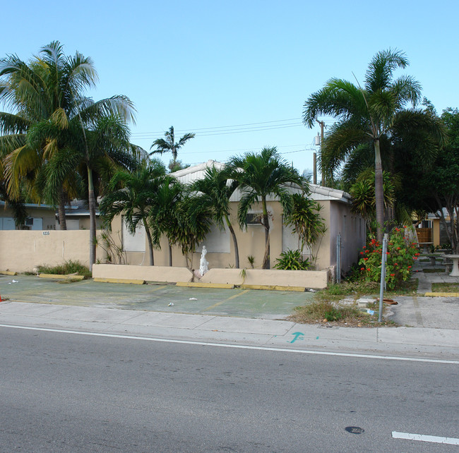 Bank Foreclosure in Fort Lauderdale, FL - Building Photo - Building Photo