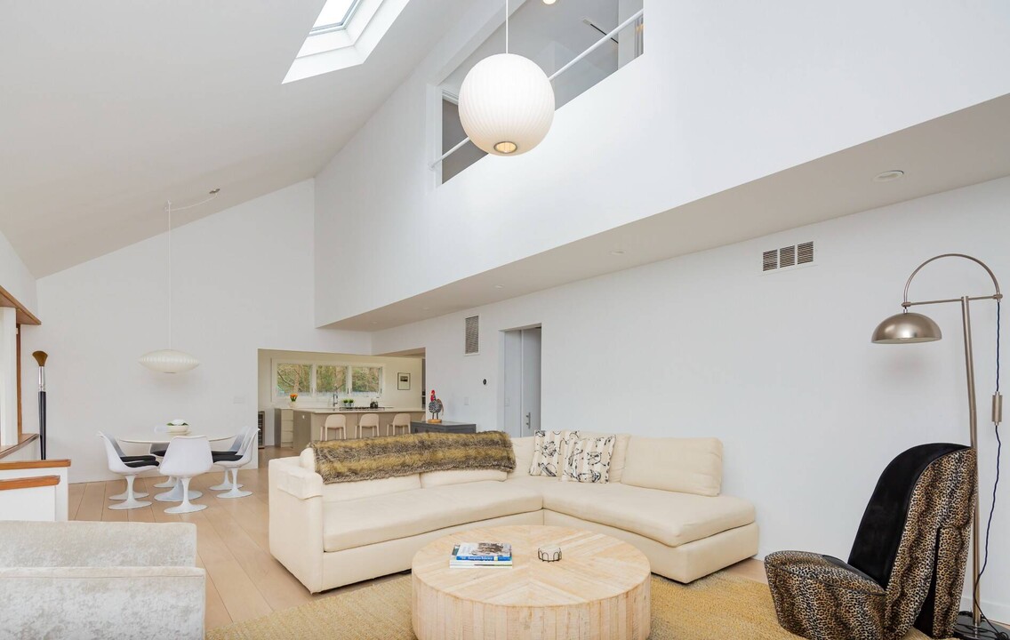 4108 Noyack Rd in Sag Harbor, NY - Building Photo