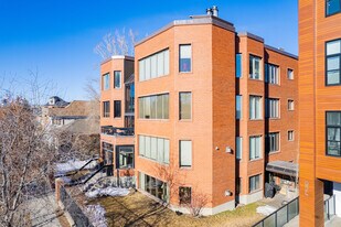934 Memorial Dr NW in Calgary, AB - Building Photo