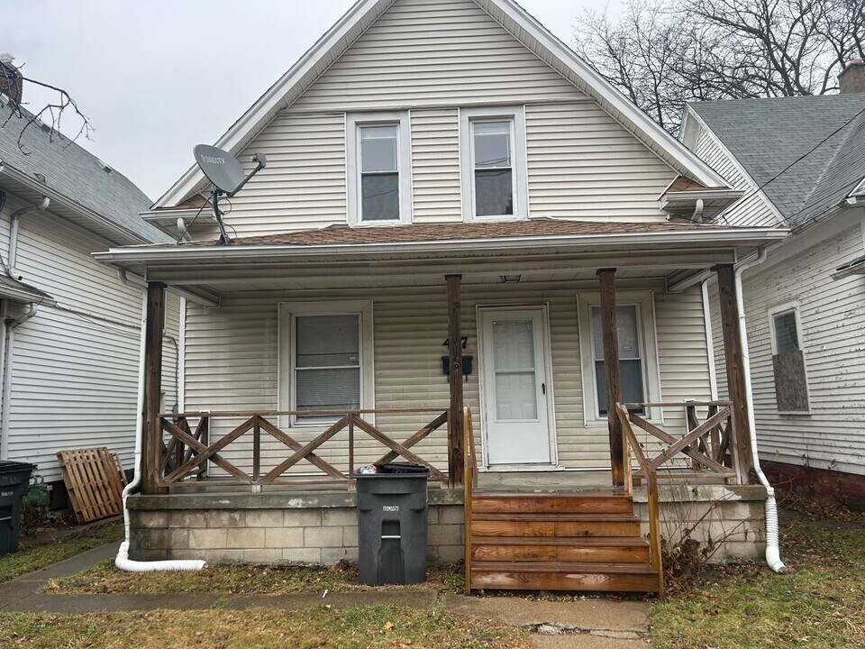 437 Hiett Ave in Toledo, OH - Building Photo