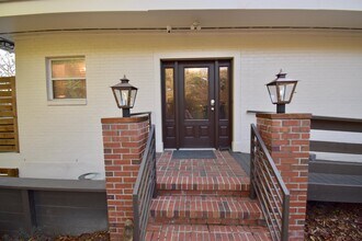 2002 Greenwood Dr in Tallahassee, FL - Building Photo - Building Photo