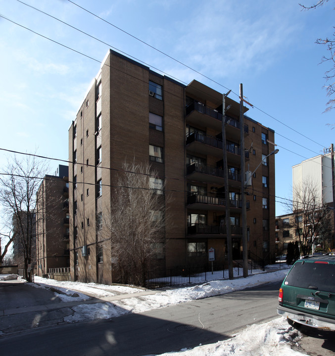 Lloyd-Brook in Toronto, ON - Building Photo