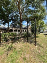 512 N 2nd St in Conroe, TX - Foto de edificio - Building Photo