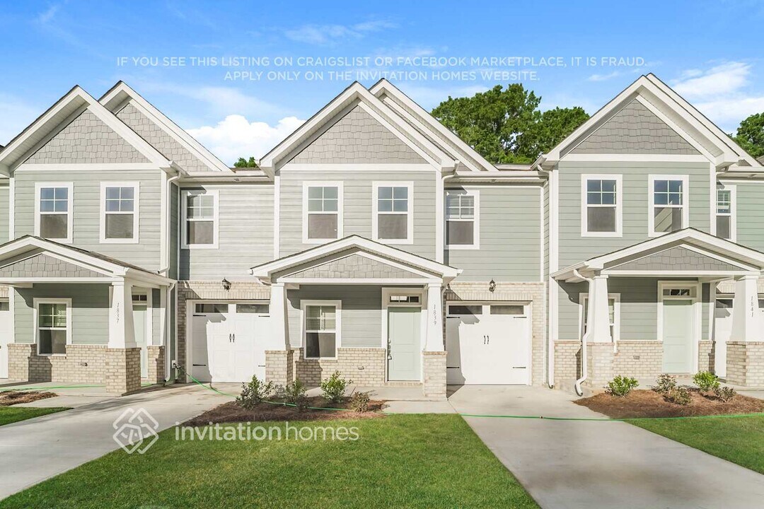 1839 Commerce Dr in Monroe, NC - Foto de edificio