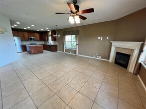 518 Honeysuckle Vine Dr in Rosenberg, TX - Building Photo - Building Photo