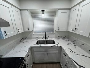 2126 N Glenn Ave in Fresno, CA - Building Photo - Building Photo