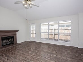 10648 Towerwood Dr in Fort Worth, TX - Building Photo - Building Photo