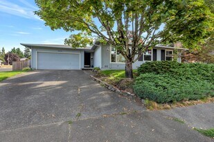 18235 NW Park View Blvd in Portland, OR - Building Photo