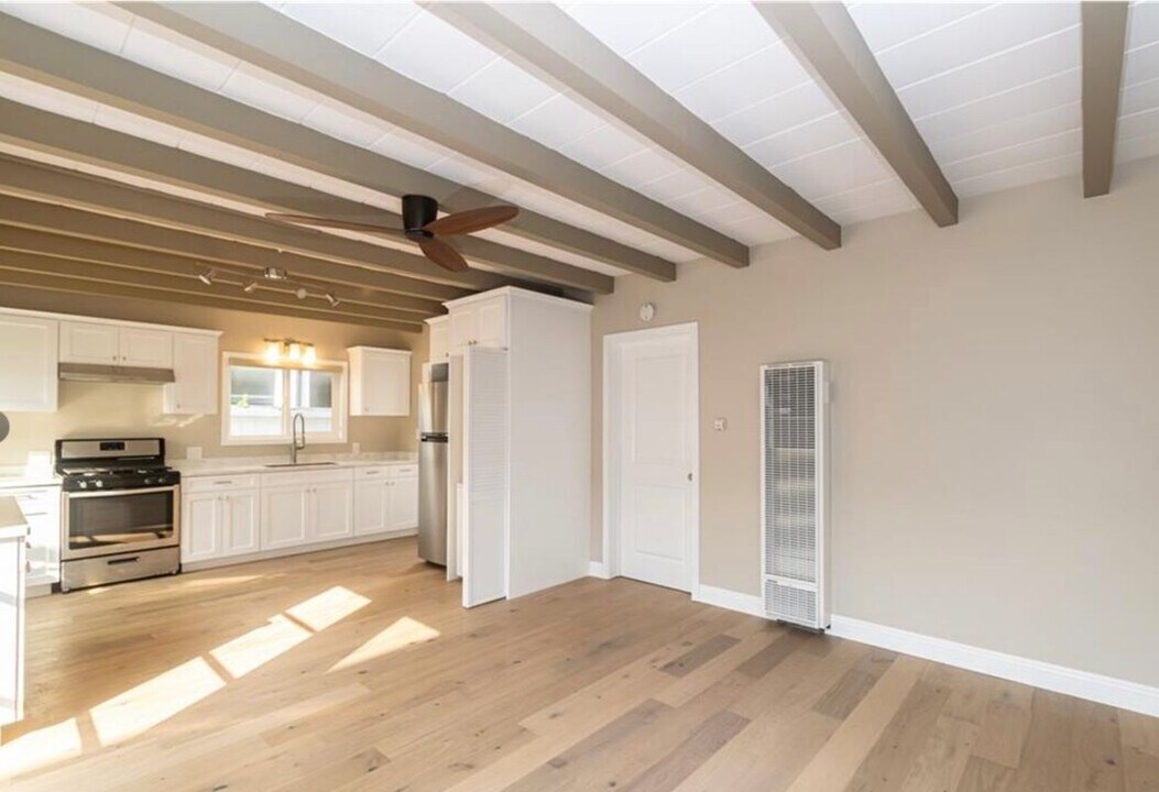225 Marguerite Ave in Newport Beach, CA - Building Photo