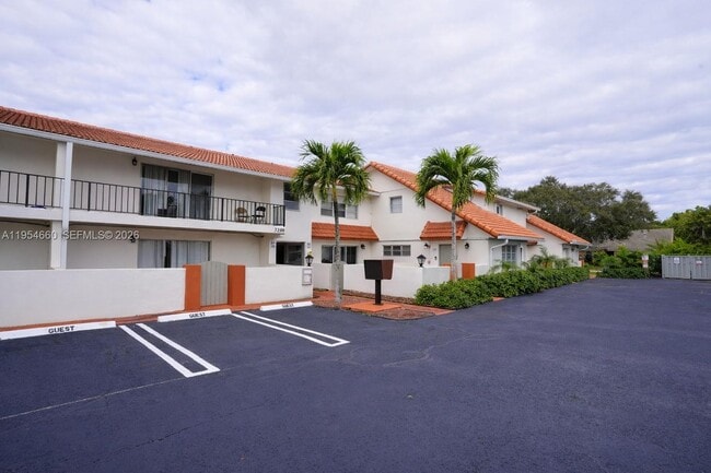 3200 Coral Springs Dr in Coral Springs, FL - Building Photo - Building Photo