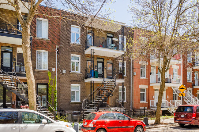 2704 De Rozel Rue in Montréal, QC - Building Photo - Building Photo