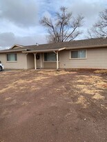 140 Maricopa Dr in Winslow, AZ - Building Photo