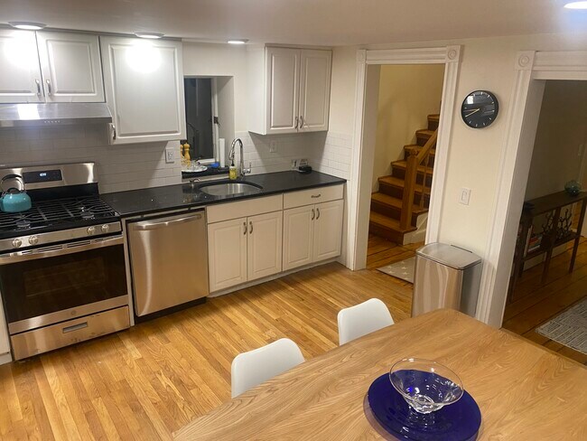 125 Spring St, Unit 2 in Cambridge, MA - Building Photo - Building Photo