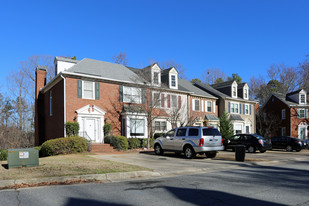 400-430 Brantley Rd in Atlanta, GA - Building Photo