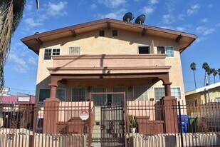114 S Vendome St, Unit Sierra 4-plex in Los Angeles, CA - Building Photo