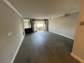 901 10th St, Unit 202 in Santa Monica, CA - Building Photo - Building Photo