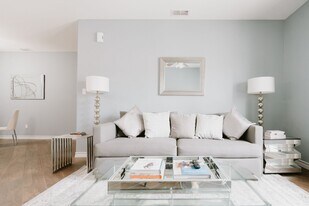 Avery Village Apartments & Townhomes in Laredo, TX - Building Photo