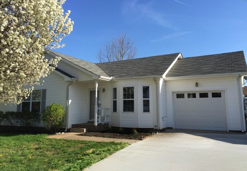 3216 N Senseney Cir in Clarksville, TN - Building Photo