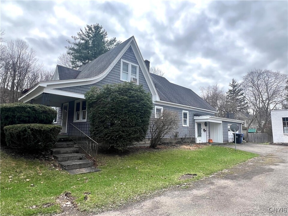 23 Otter Creek Pl in Cortland, NY - Foto de edificio
