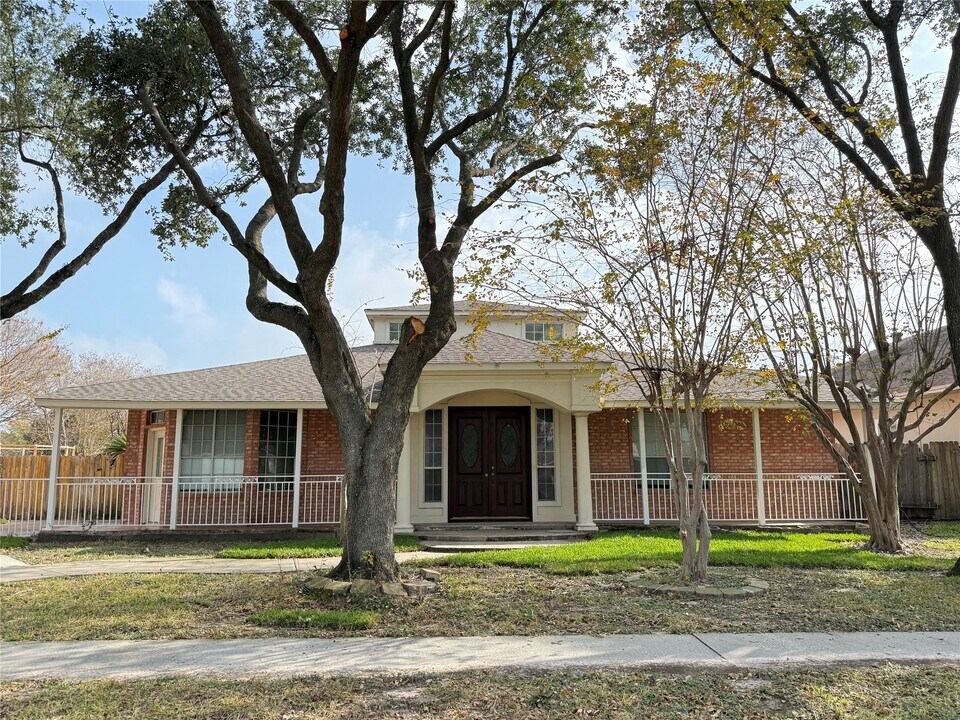 11346 Old Telegraph Rd in Houston, TX - Building Photo