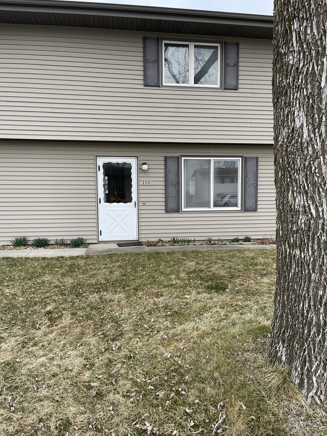300 Clymer Rd in Hiawatha, IA - Building Photo - Building Photo