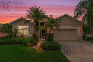 2391 Savannah Dr in North Port, FL - Building Photo