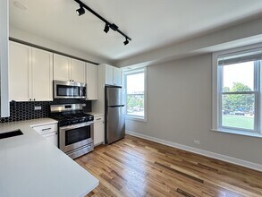 661 W Wrightwood Ave in Chicago, IL - Building Photo - Building Photo