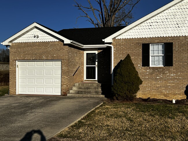 313 Wyrick St, Unit Apt A.