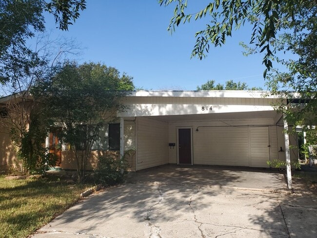 814 E Ebony Dr in Harlingen, TX - Building Photo - Building Photo
