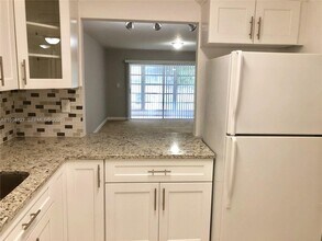 5530 N Lakewood Cir in Margate, FL - Building Photo - Building Photo