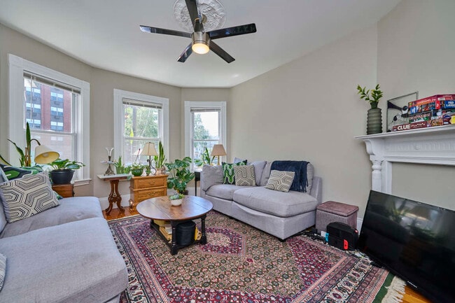 15 Edison Grn, Unit 1