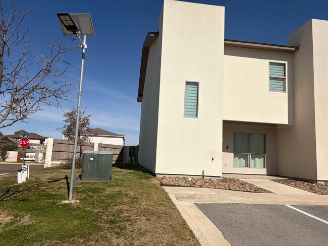 4101 Blue Quail Rd in Laredo, TX - Building Photo - Building Photo