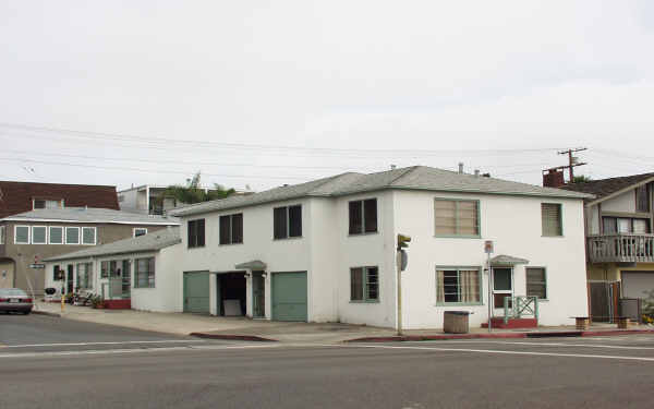 106-112 8th St in Hermosa Beach, CA - Building Photo